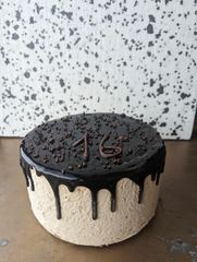 Foto van een drip cake ijstaart